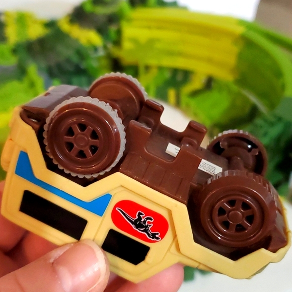 LAST CHANCE Magic Tracks Set Dino Green Camo Safari Truck - Picture 9 of 9